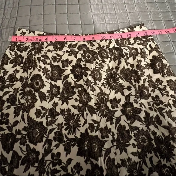 Ann Taylor size 4 brown and cream skirt - Picture 6 of 7